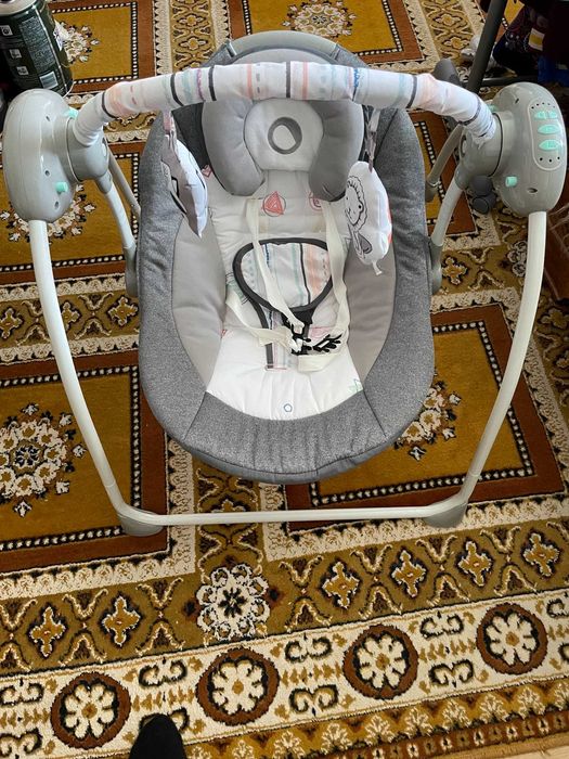 Vand leagan electric si muzical, 5 viteze de leganare, 12 melodii, tetiera si husa detasabile, blocare a balansului, centura in 5 puncte