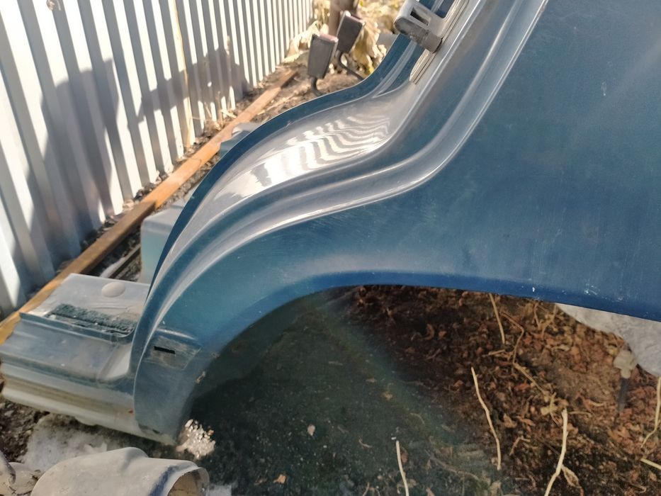 Крыло на Мерседес 124