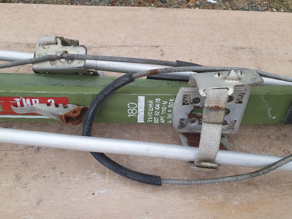 Продам лыжи снеговые с палками