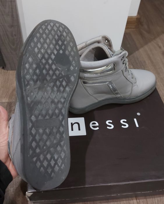 Боти и спортни обувки