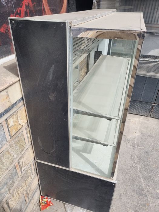 Халаденик витрина