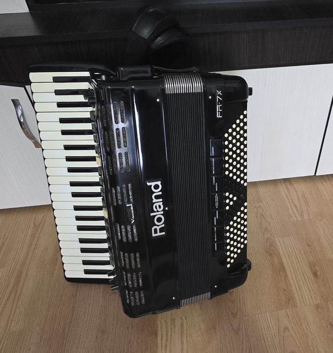 Acordeon Roland Fr 7x/Set Tonuri 2025/Ritmuri