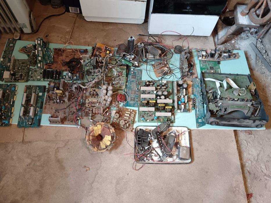 Лом радиодеталей