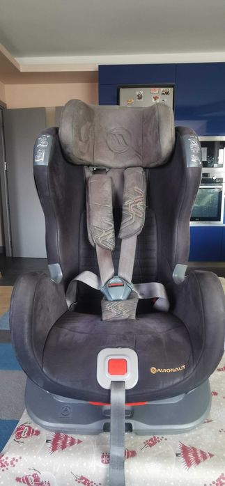 Продавам детски столчета за кола Avionaut