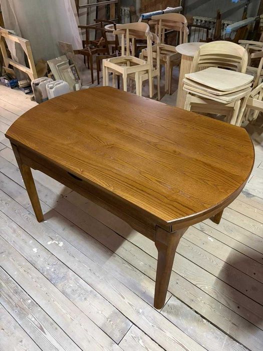 Стол из натурального дерева