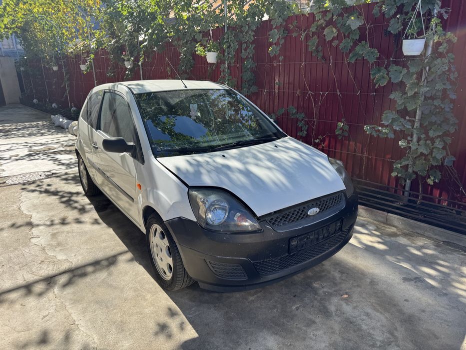 Dezmembrez Ford Fiesta 1.3 ,1.4 benzina 1.4 TDCI 2002-2008