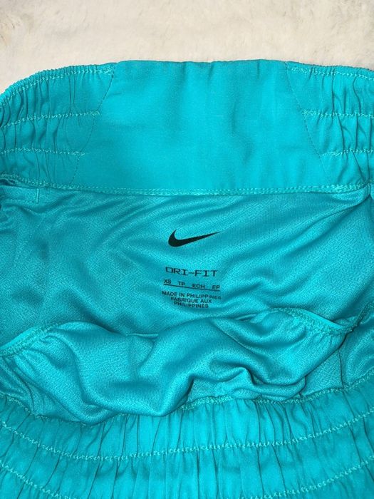 VAND Pantaloni NIKE Noi