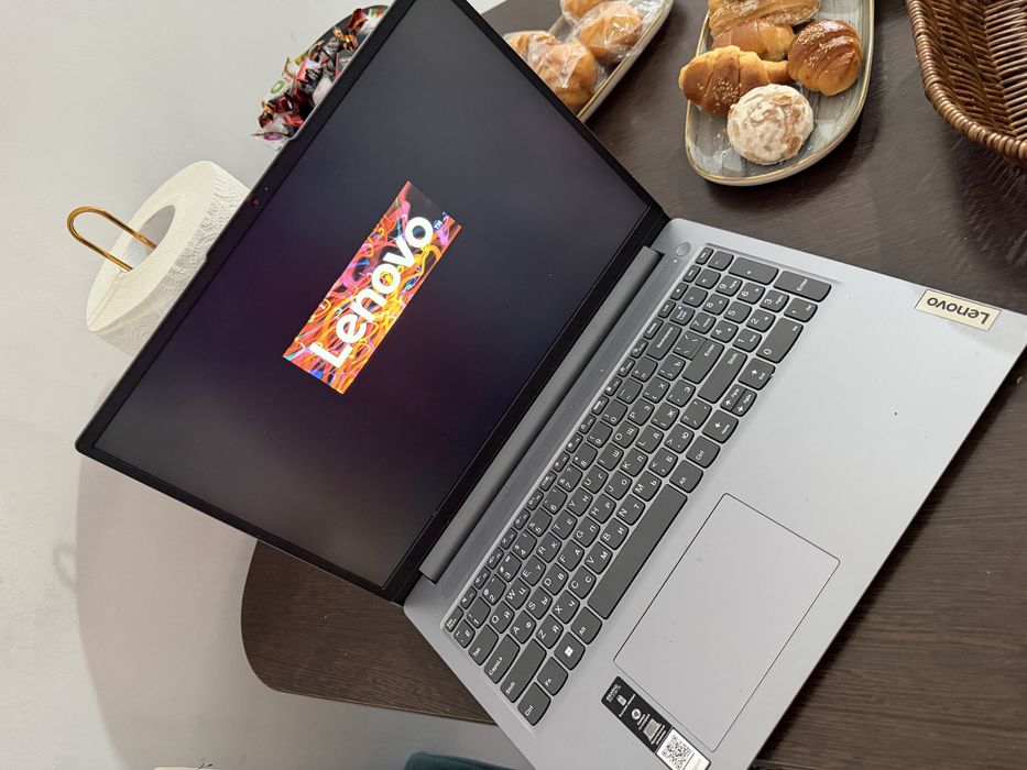 Lenova Noutbook Satiladi