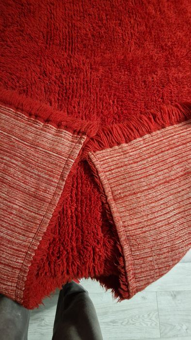 Червен вълнен губер /китеник/ с размери 170 см./220 см.
