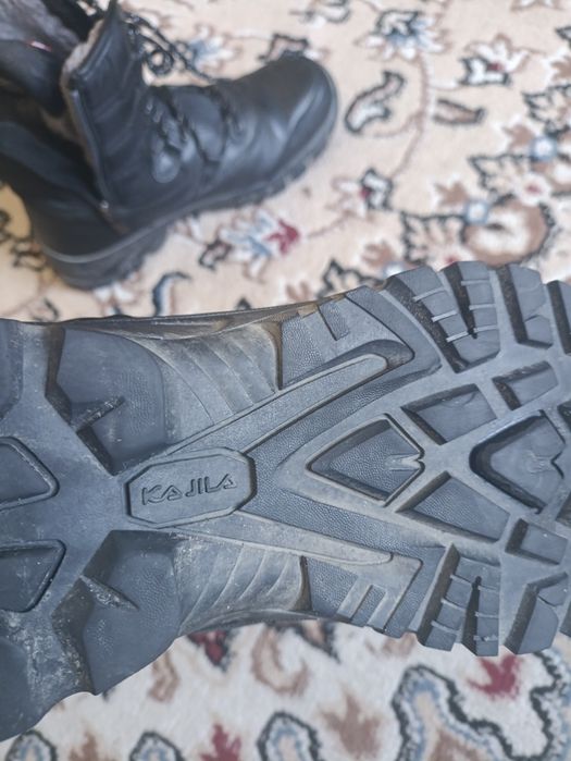 Срочно продам почти новые сапоги