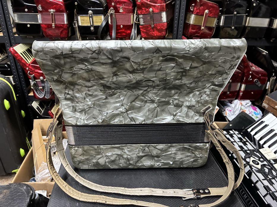 Acordeon nemtesc Weltmesiter cu 48 de basi