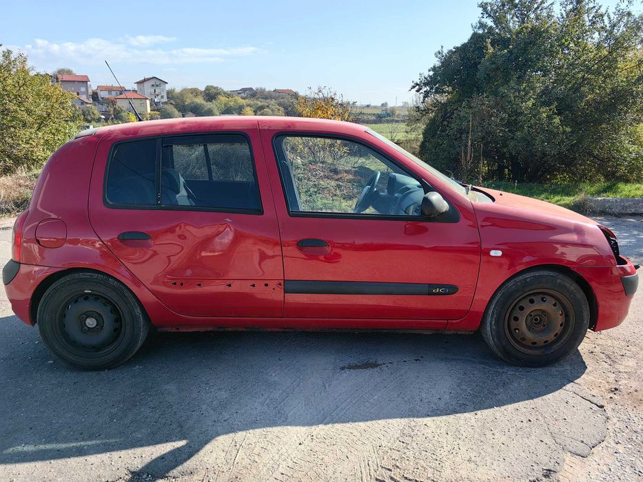 Продавам Рено Клио 1.5dci 65hp и 82 коня на части
