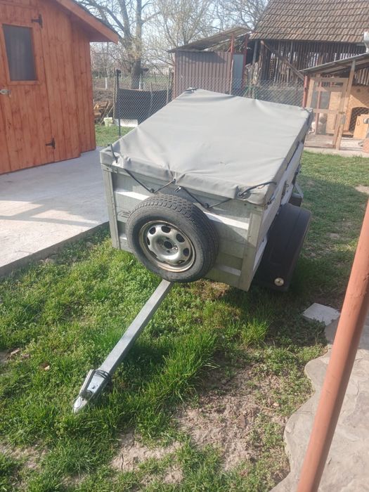 Remorcă auto 750 kg cu prelată – stare bună