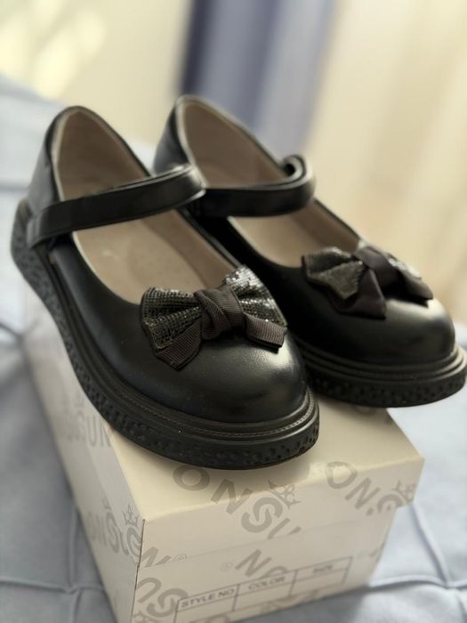 Продам детские туфли