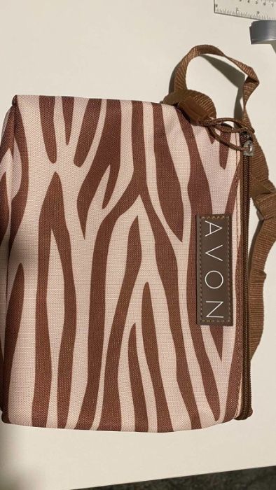 Лятна чанта за козметика Ейвън