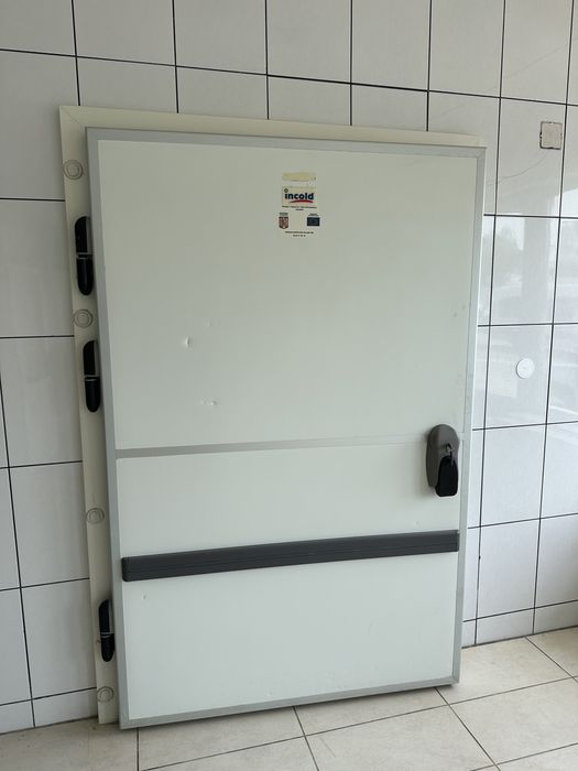 Linie carcasa usi camere frigorifice