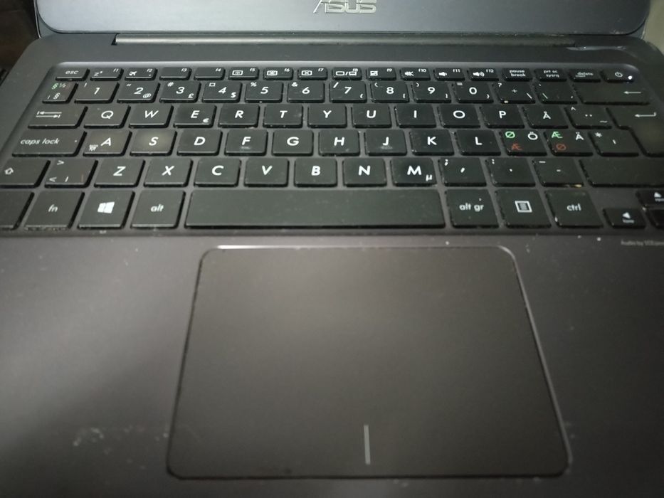 Vand laptop Asus ultraportabil