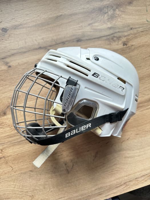 Шлем Bauer хоккейный