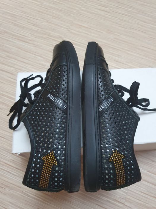 John Galliano *естествена кожа