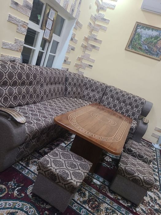 Ugalok sotiladi 3ta pufigi bor stoli bilan birga