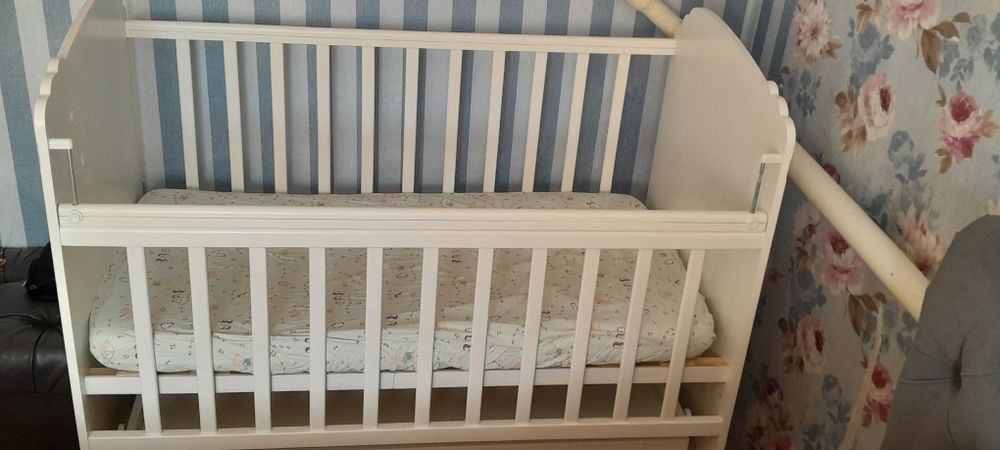 Детская кроватка