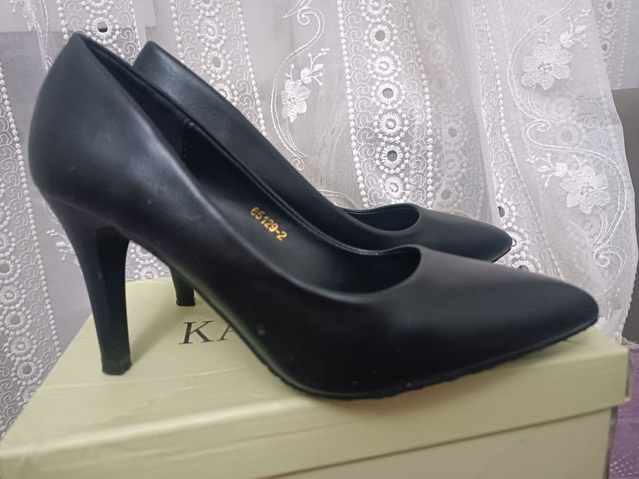 Бір-екі киілген туфлилер сатамын