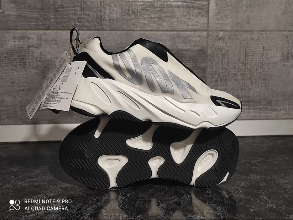 Adidas Yeezy 700 MNVN