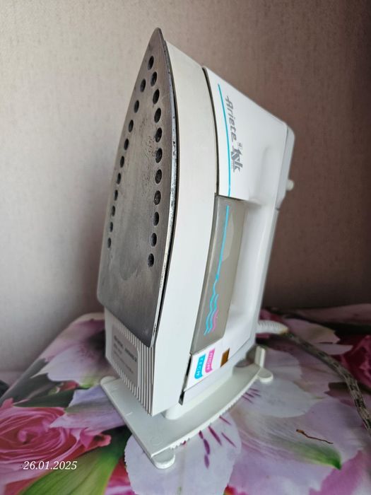 Продам утюг б/у дешево