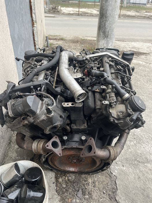 Dezmembrez motor mercedes / crysler 3.0 v6 Euro 4 OM642