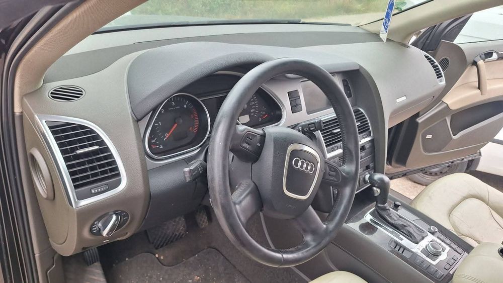Audi Q7 4 2 TDI V8  ,326 к.с ,20 броя на части.