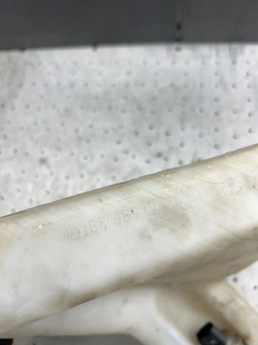 Vas lichid parbriz 1688690020 Mercedes-Benz A-Class A 140 MT (82 hp)