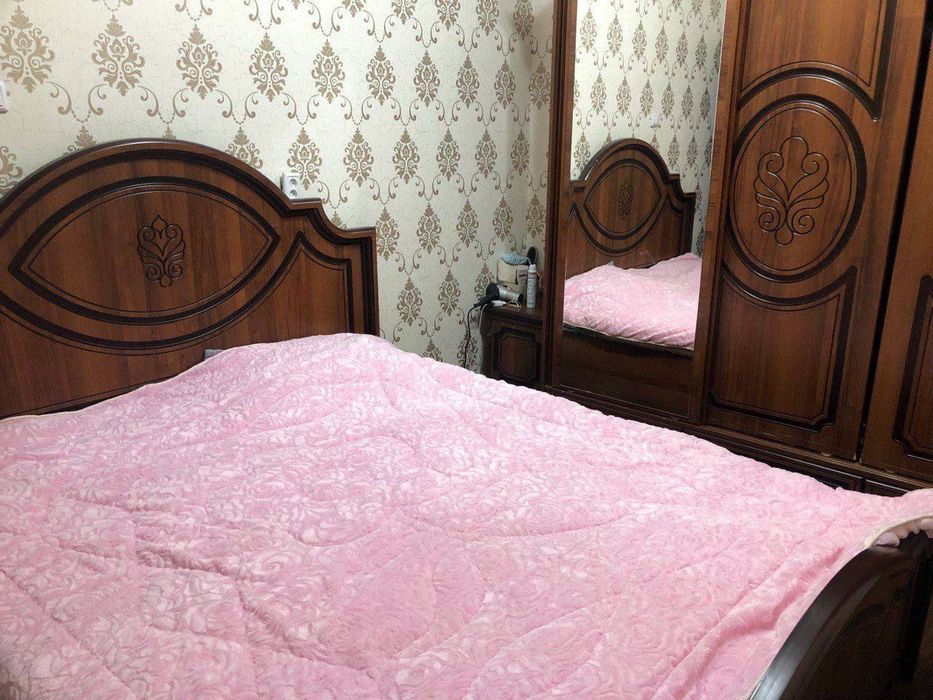 Maksim gorkiyda  Buyuk ipak yoʻli metroga yaqin qizlarga kv bor srochn