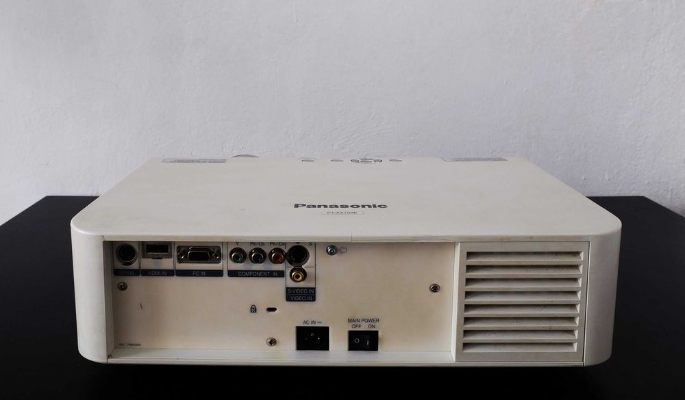 videoproiector panasonic profesional