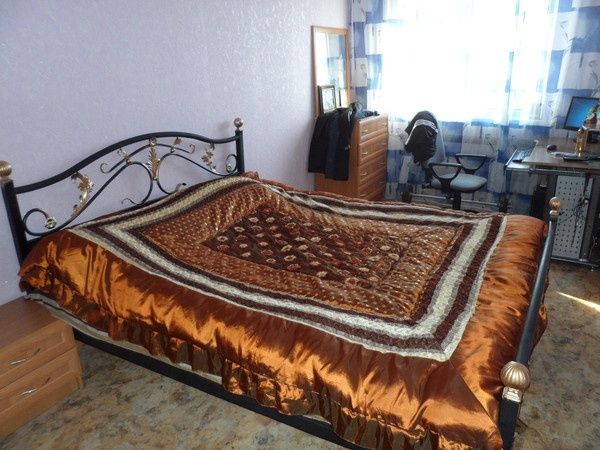 Кровать железная.