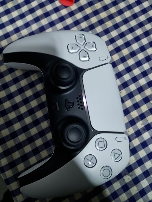 PS5 дигитален с един контролер