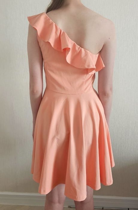 Продам платье персикового цвета