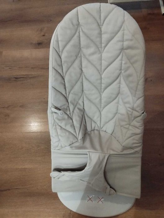 Бебешки шезлонг на BabyBjorn Bliss, цвят - Sand grey - в чудесно състояние
