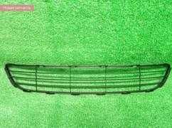 РЕШЕТКА В ПЕРЕДНИЙ БАМПЕР Тойота Ярис 07-11/ Toyota Yaris 07-11(седан)