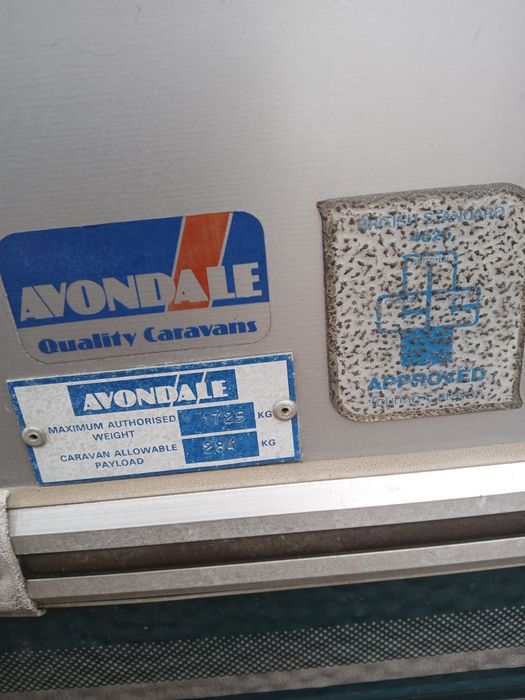 Продавам английска двуосна каравана AVONDALE Land Ranger 6,5