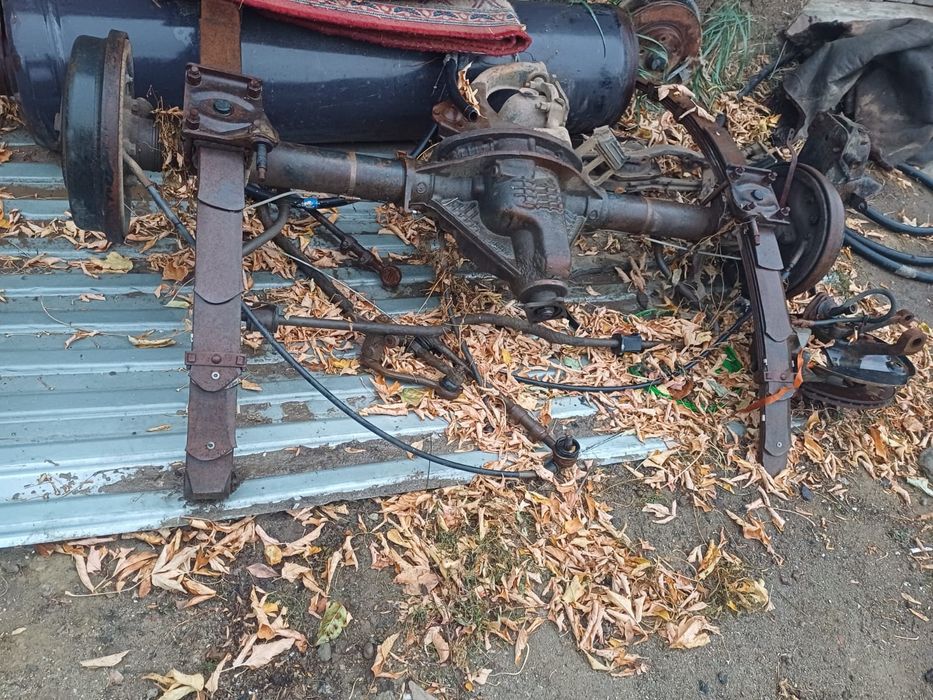 Продам задний мост редуктор ресорами сборе