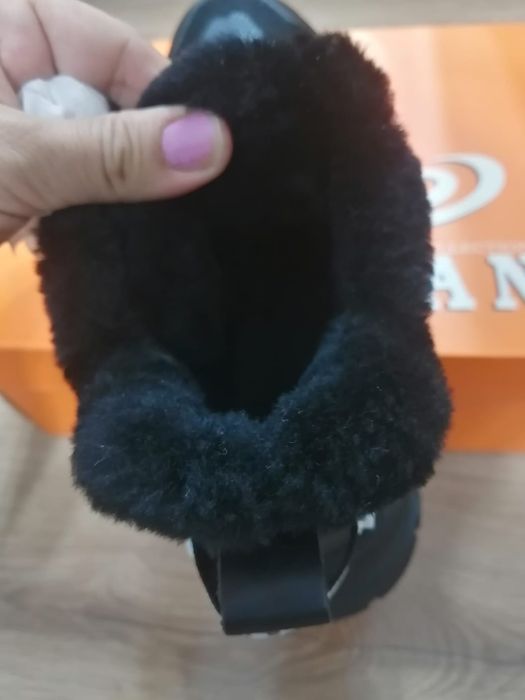 Зимние фирменные кроссовки