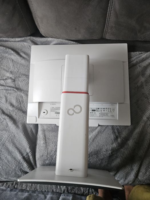 Монитор Fujitsu 19