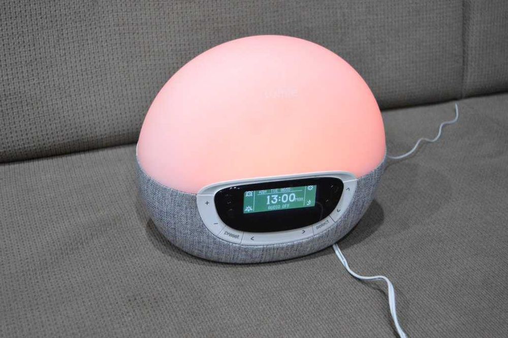 Lumie Bodyclock Shine 300 – Ceas Deșteptător cu Simulare de Răsărit și Apus, radio, alarma