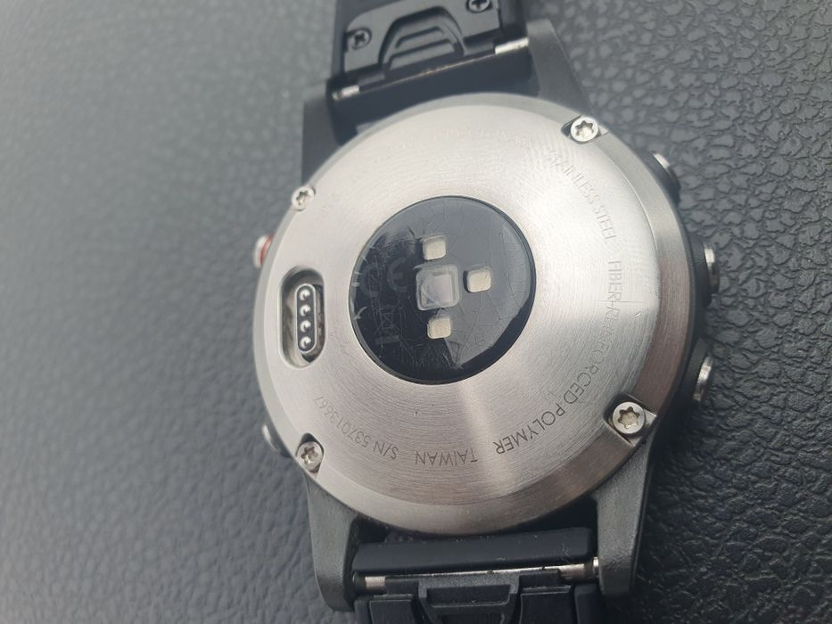 Продавам часовник Garmin Fenix 5 Silver