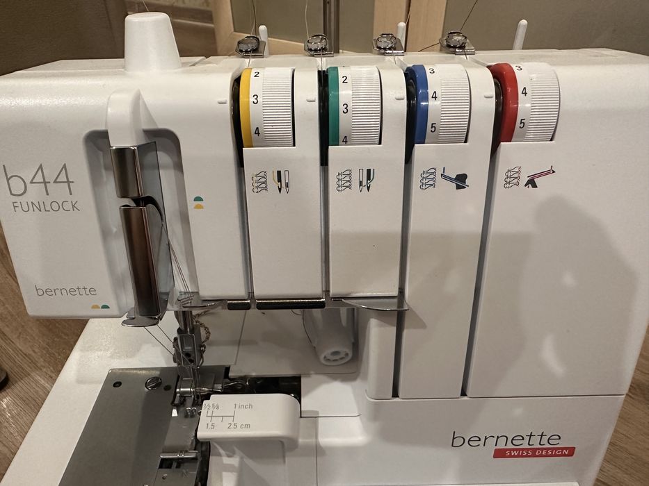 Продаю оверлок Bernina