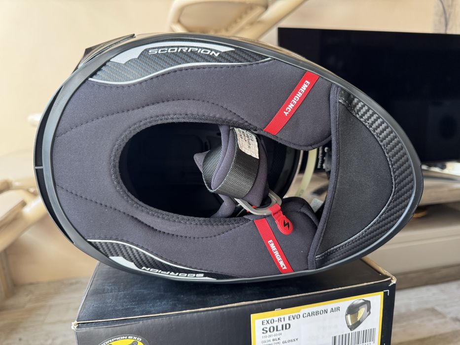 Каска Scorpion exo R1 evo carbon нова, размер M