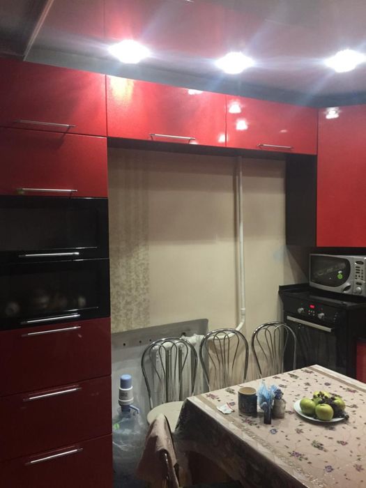 Кухня стильна большая