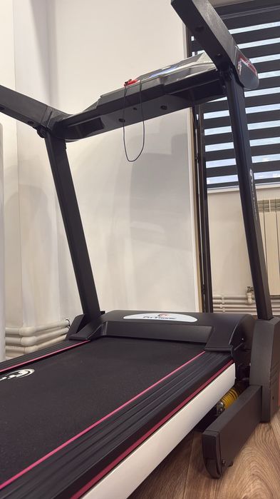 Bandă de alergare electrică FitTronic D100 – pliabilă