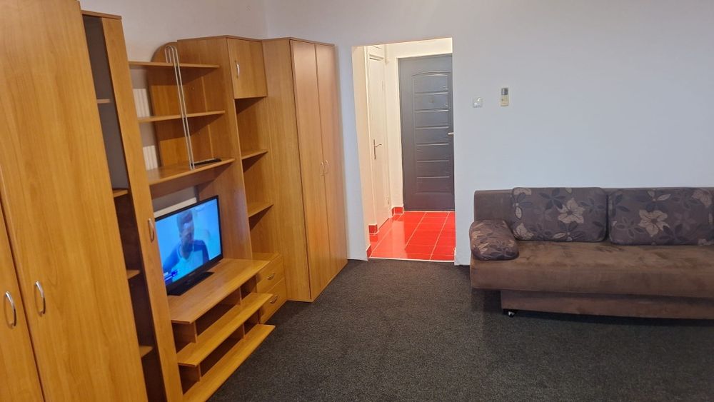 Inchiriez apartament cu 1 camera 260 E