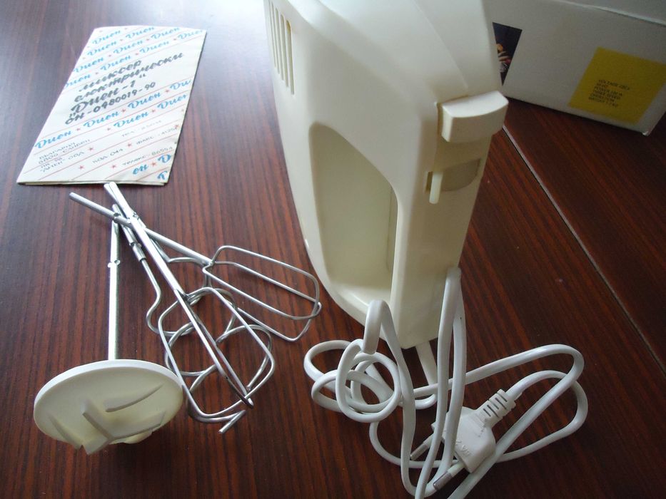 Електрически миксер, домакински с пасатор.